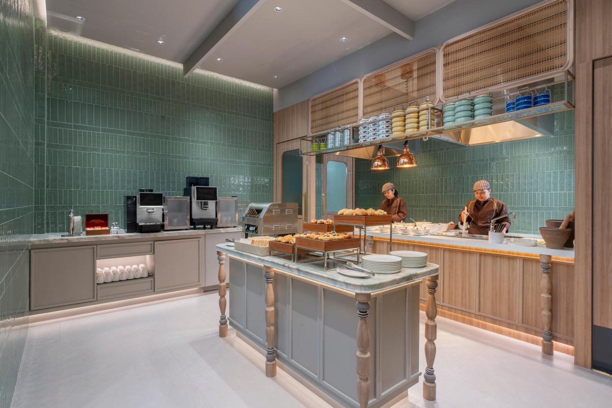 Hyatt Place Sukhumvit 1 מלון